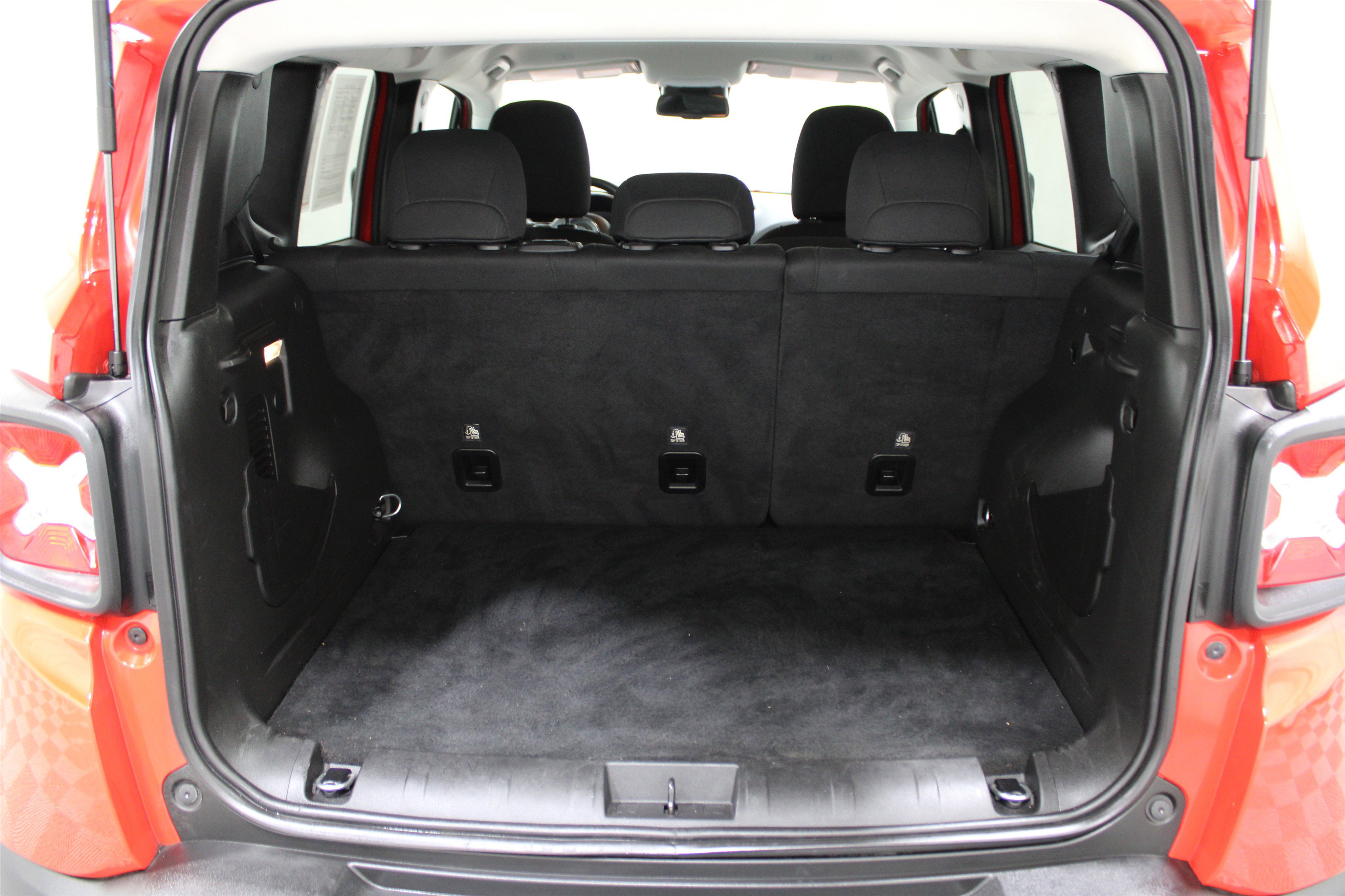 Used 2023 Jeep Renegade Latitude w/ Premium Group image 29