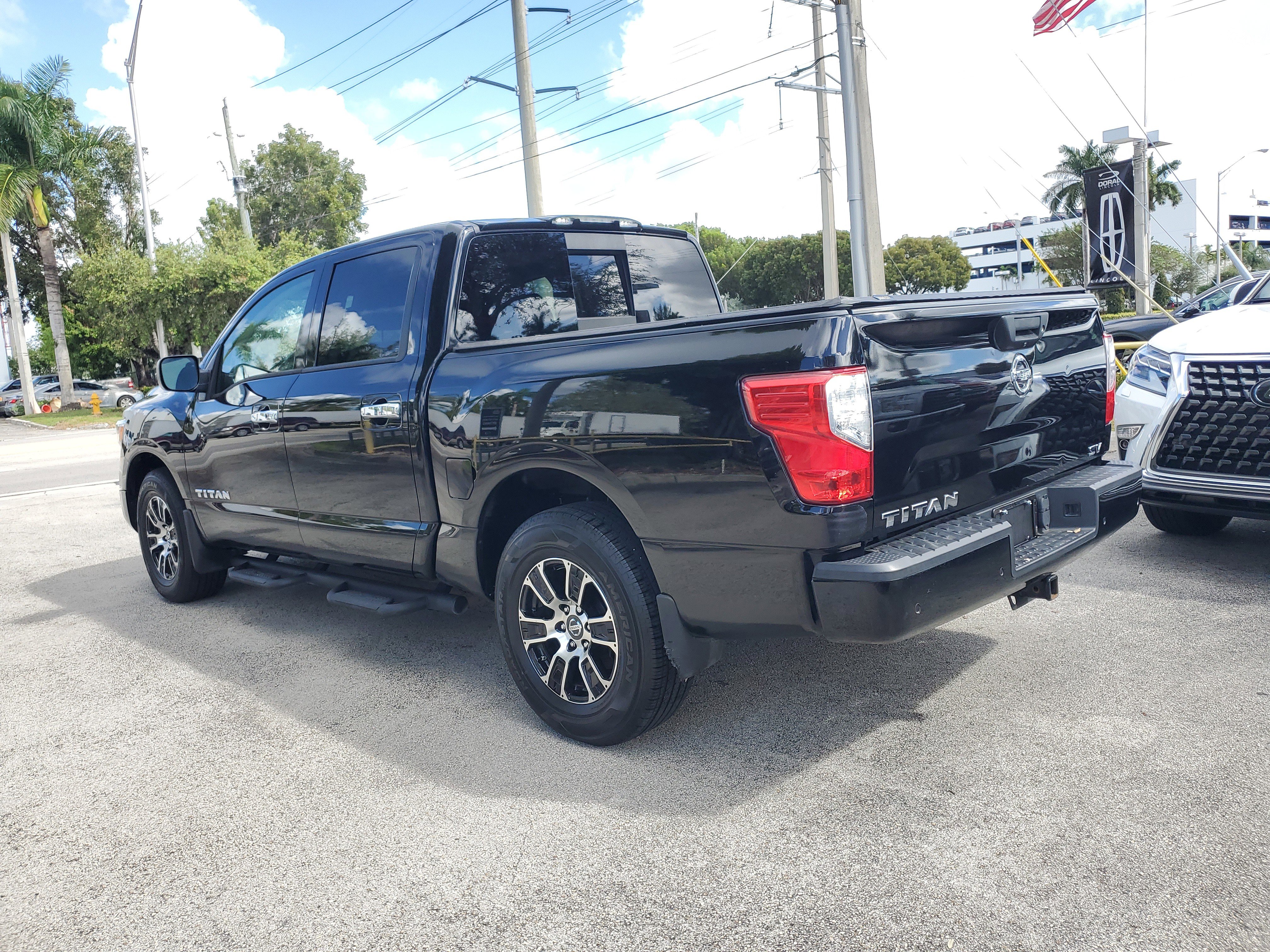 Used 2021 Nissan Titan SV w/ SV Convenience Package RWD image 4