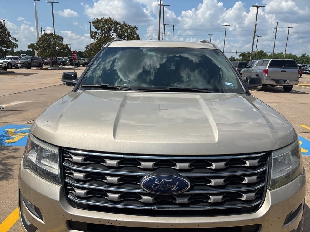 Used 2017 Ford Explorer XLT w/ Equipment Group 202A FWD image 7