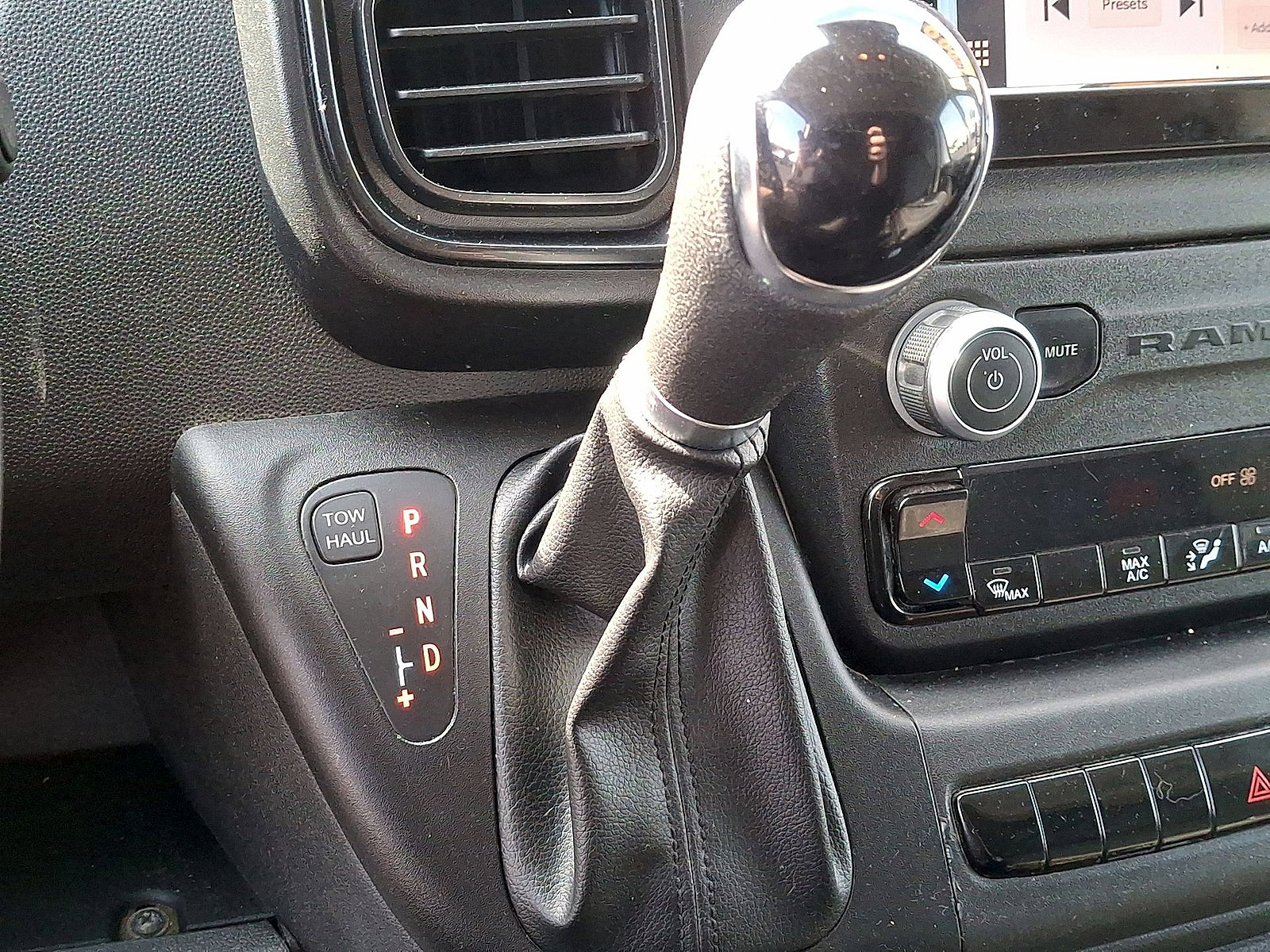 Used 2022 RAM ProMaster 2500 FWD image 12