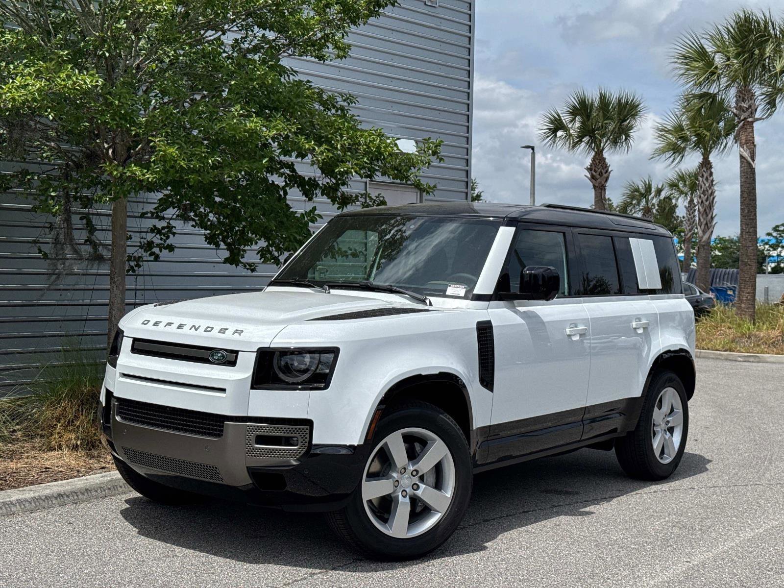 New 2025 Land Rover Defender 110 X-Dynamic SE