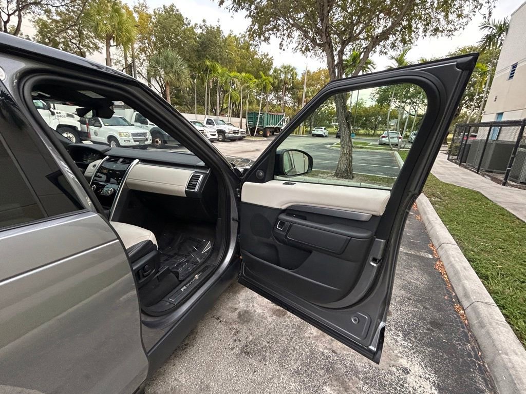 Used 2021 Land Rover Discovery S R-Dynamic image 33