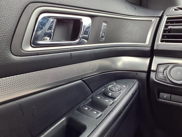 Used 2018 Ford Explorer XLT w/ Equipment Group 202A FWD image 21