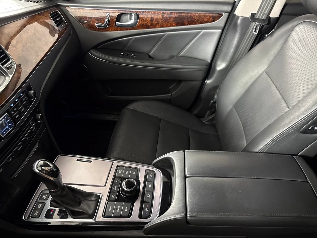 Used 2016 Hyundai Equus Signature RWD image 21