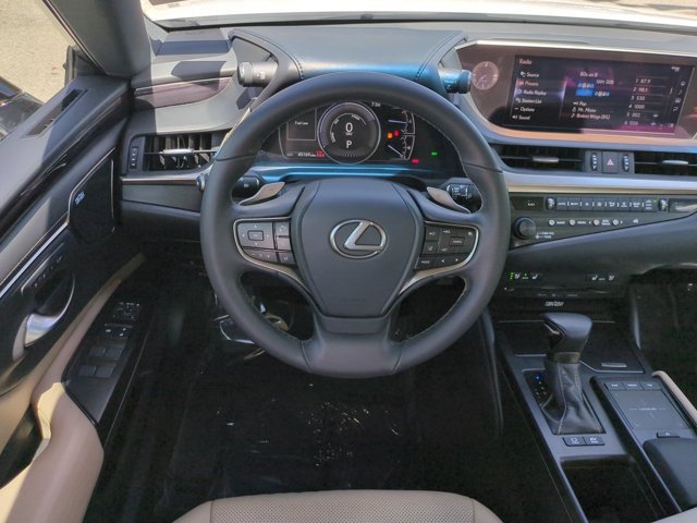 Certified 2020 Lexus ES 300h w/ Premium Package FWD image 15