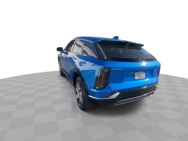 New 2025 Cadillac Optiq Luxury 1 image 2