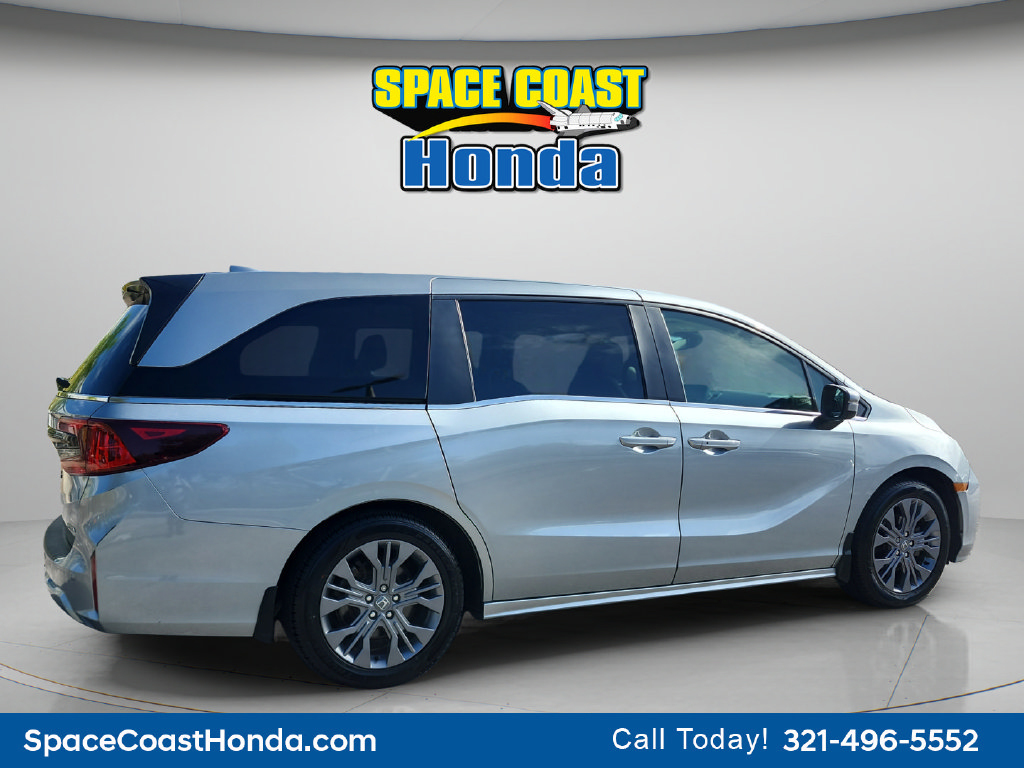 Used 2025 Honda Odyssey Touring image 3