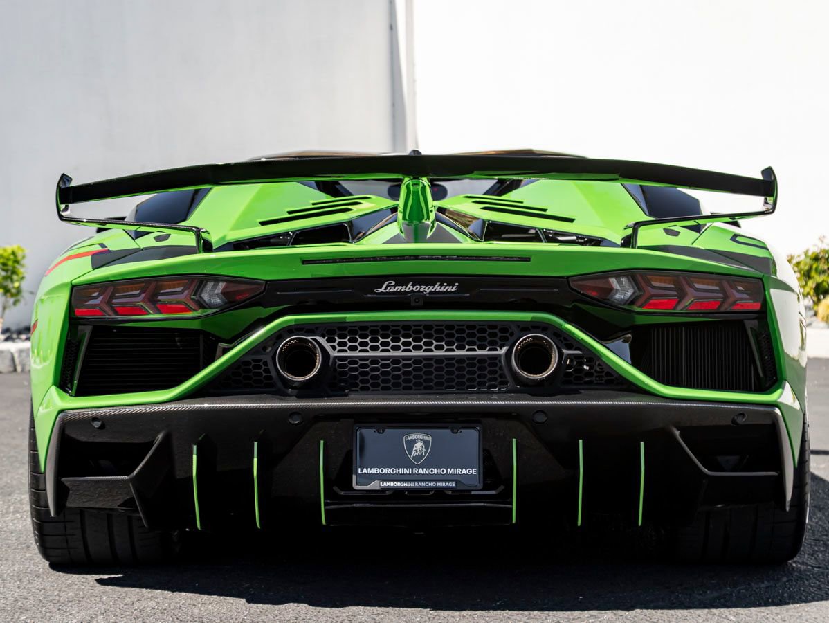 Used 2020 Lamborghini Aventador SVJ AWD/4WD image 9
