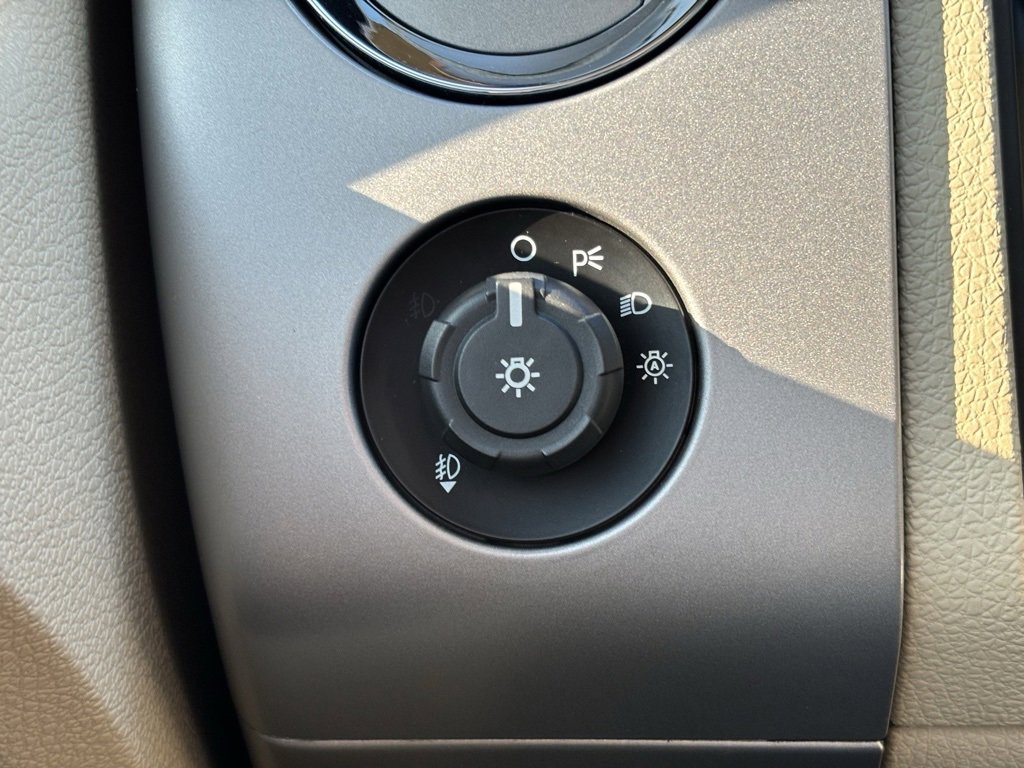 Used 2016 Ford Expedition Limited w/ Equipment Group 301A image 13