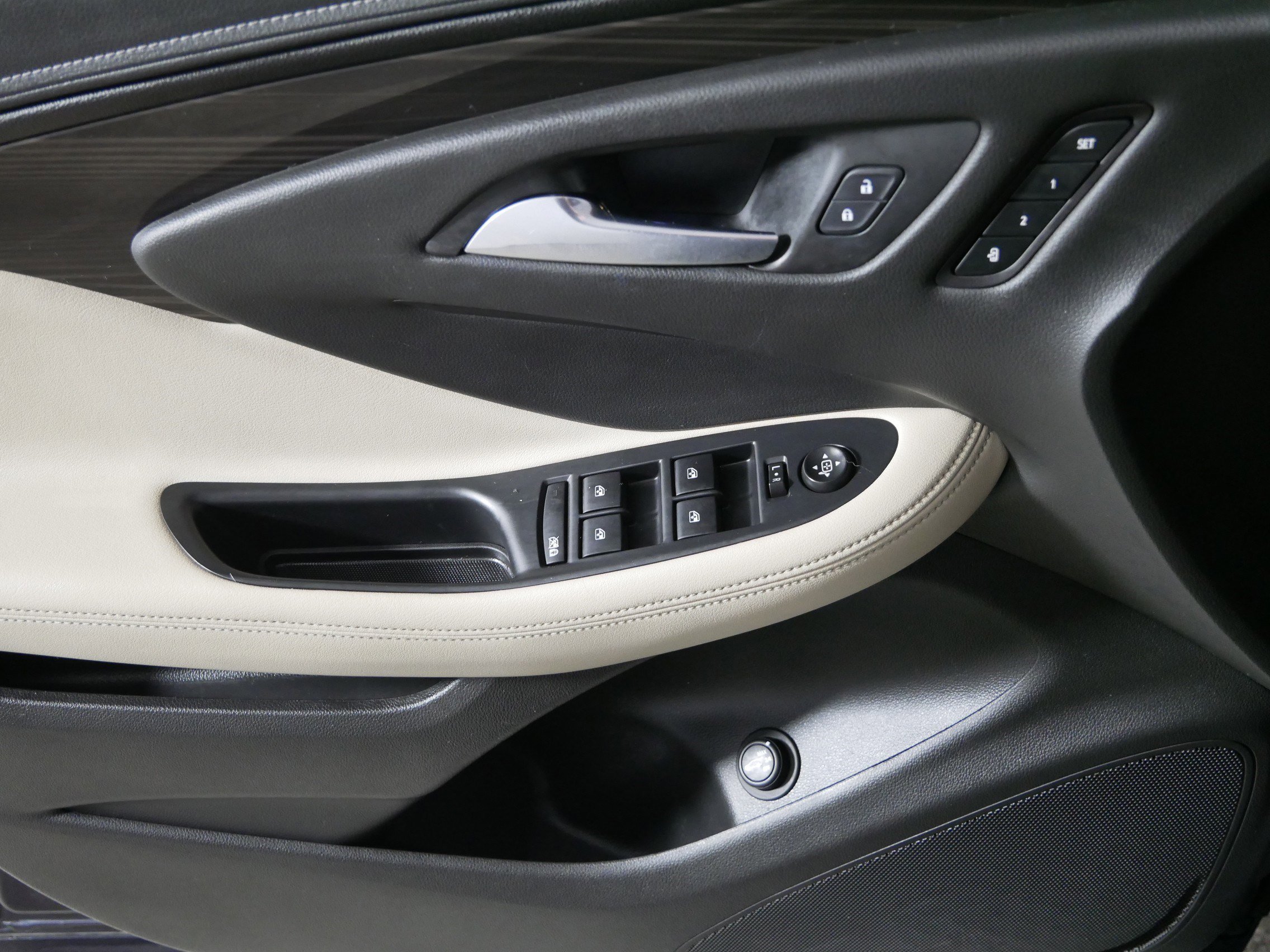 Used 2020 Buick Envision Essence image 19