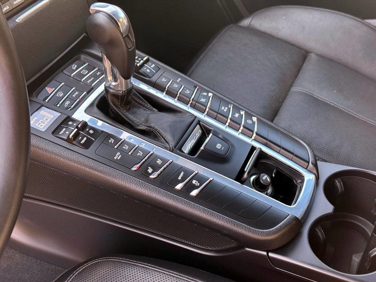 Used 2017 Porsche Macan image 18