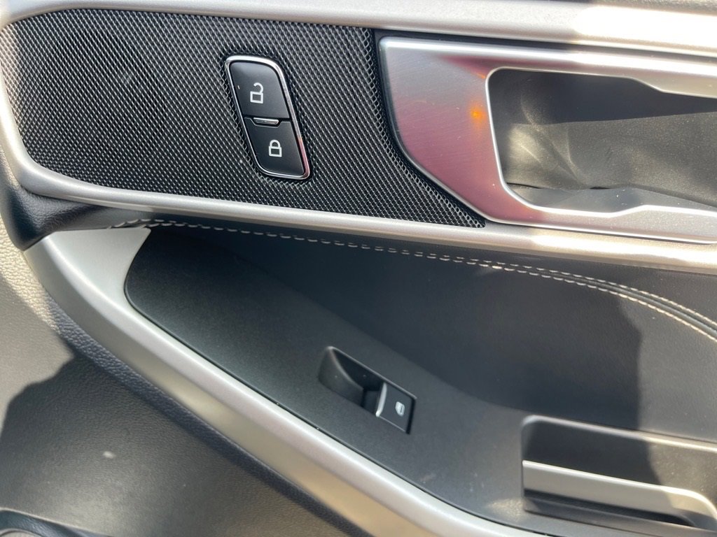 Used 2022 Ford Explorer XLT w/ Class IV Trailer Tow Package image 24