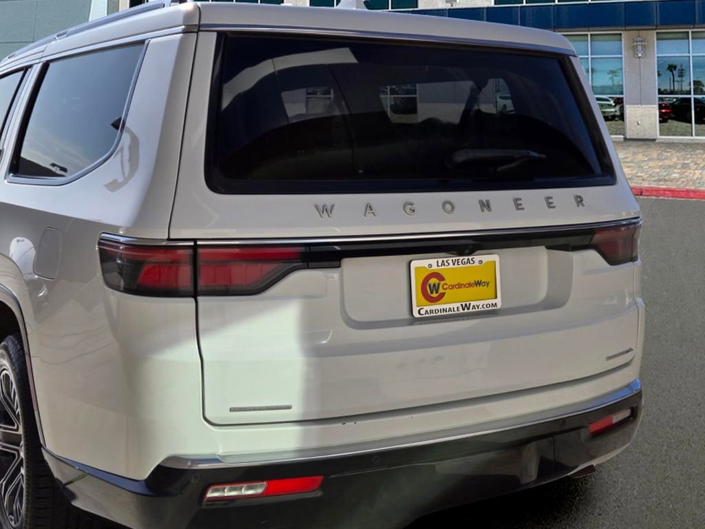 Used 2023 Jeep Wagoneer L Series II AWD/4WD image 4