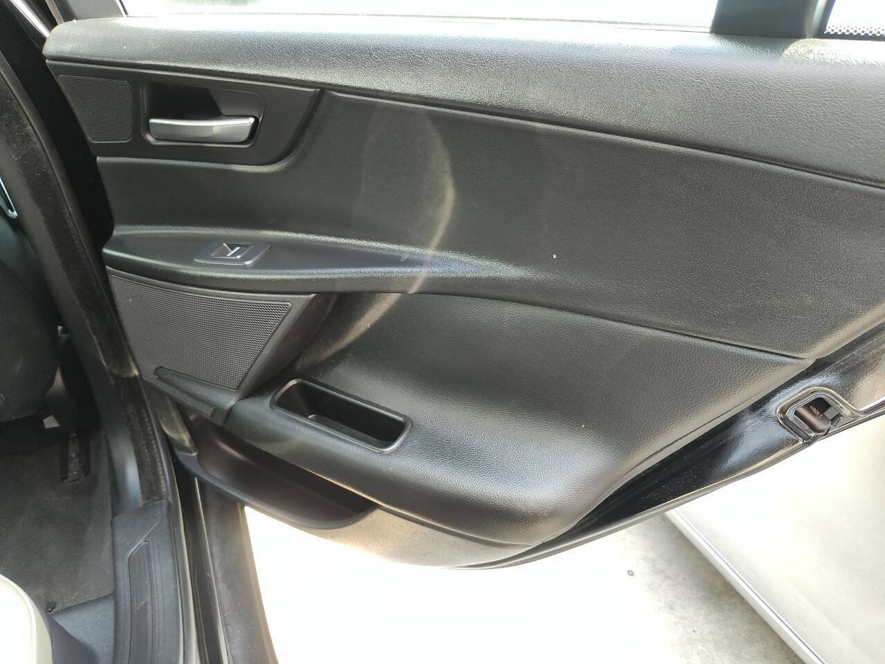 Used 2017 Jaguar XE Premium image 35