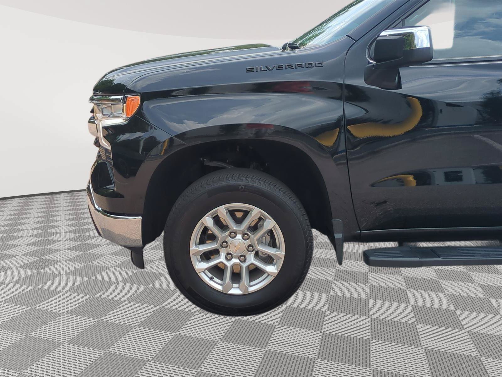 Used 2024 Chevrolet Silverado 1500 LT AWD/4WD image 10