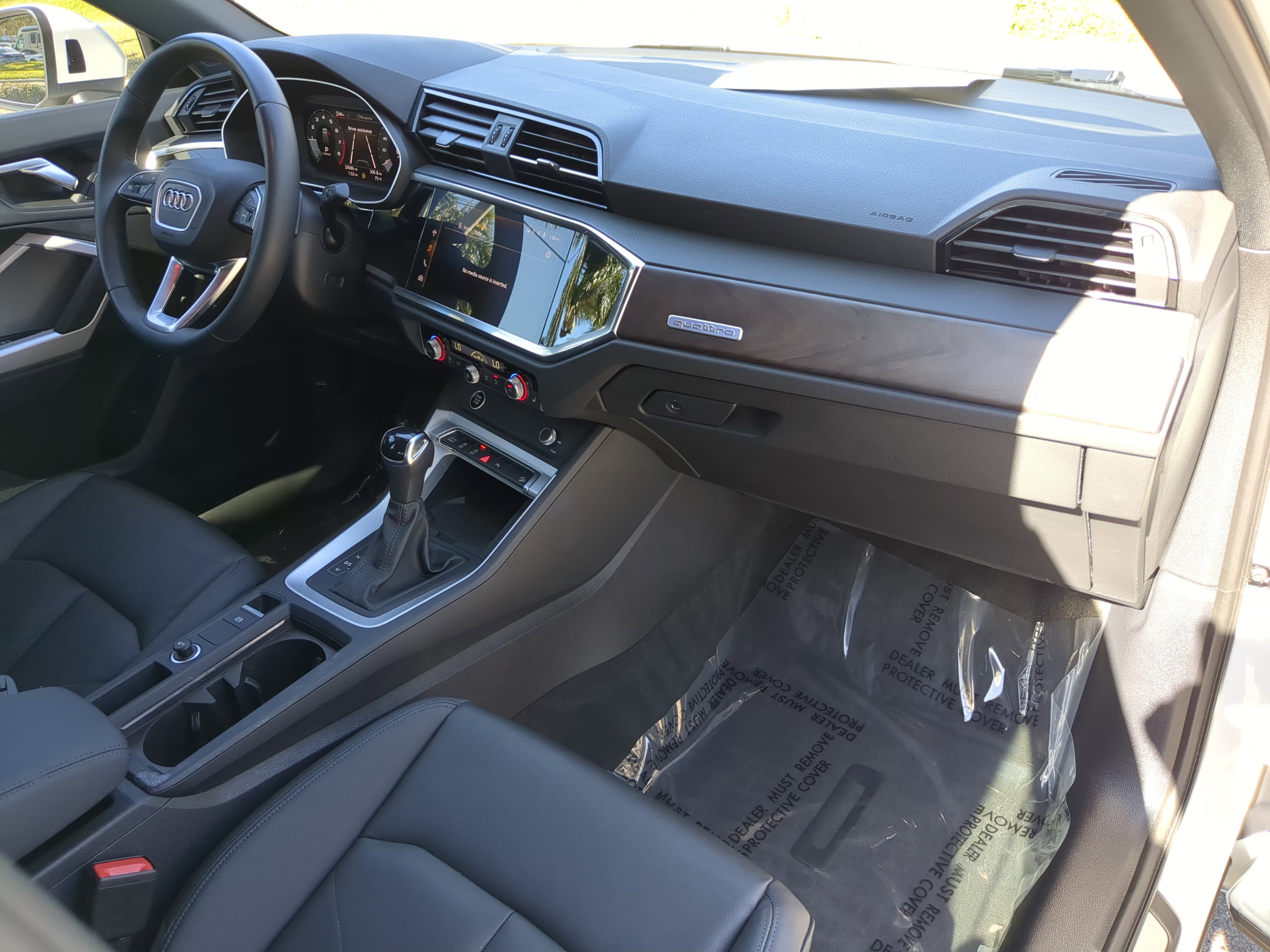 Used 2024 Audi Q3 2.0T Premium Plus image 12