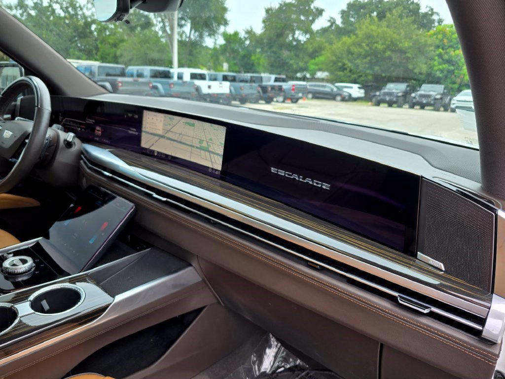 Used 2025 Cadillac Escalade ESV Premium Luxury w/ LPO, Radiant Package AWD/4WD image 45