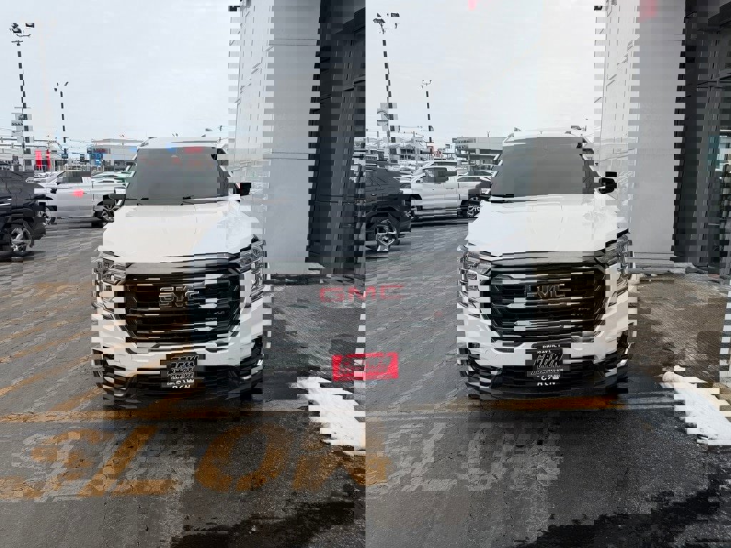 Used 2023 GMC Terrain AT4 image 2