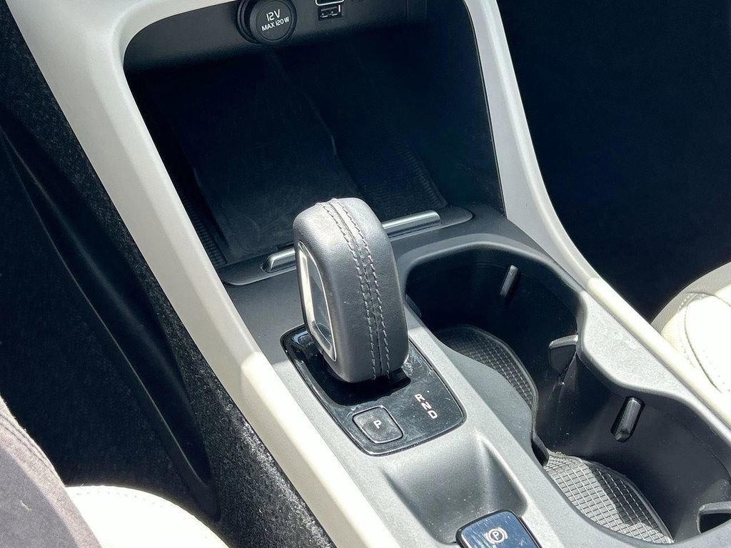 Used 2019 Volvo XC40 T5 Momentum image 30