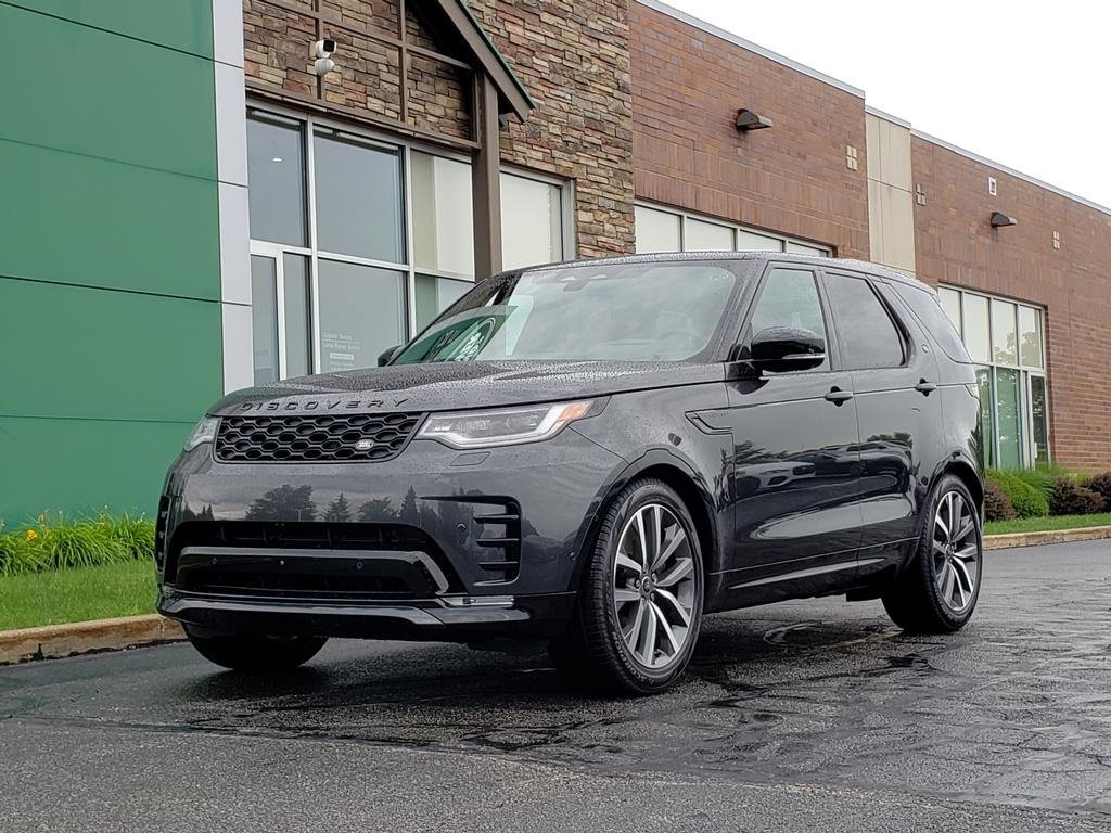 New 2025 Land Rover Discovery Dynamic SE