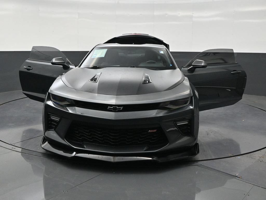 Used 2018 Chevrolet Camaro SS RWD image 33