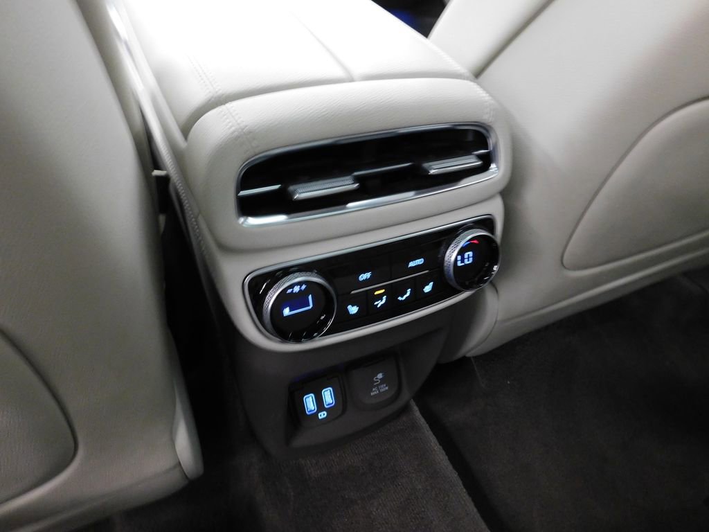 Used 2024 Genesis GV80 2.5T w/ Prestige Package image 18