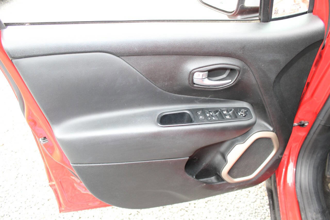 Used 2017 Jeep Renegade Limited image 20