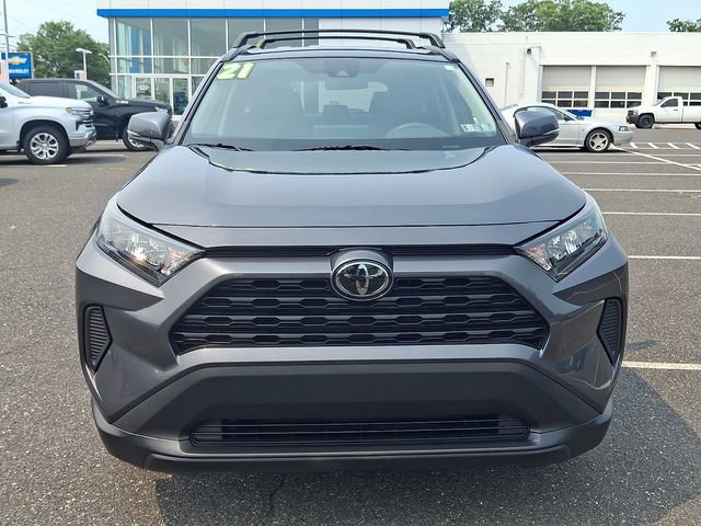 Used 2021 Toyota RAV4 LE AWD/4WD image 2