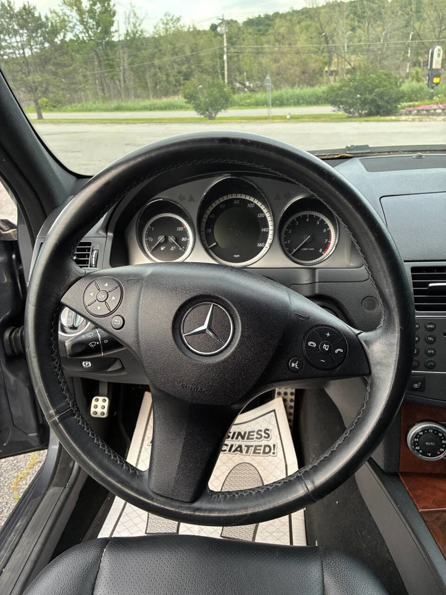 Used 2011 Mercedes-Benz C 300 4MATIC Sedan image 16