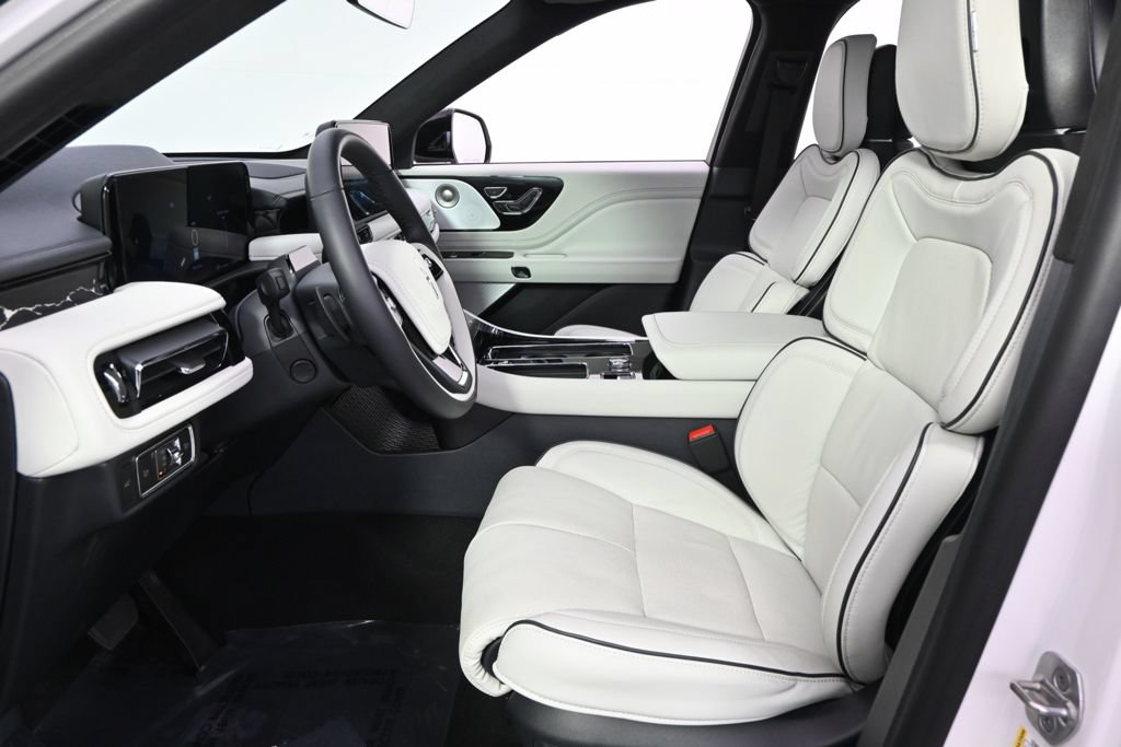 New 2026 Lincoln Aviator Black Label w/ Jet Appearance Package AWD/4WD image 13