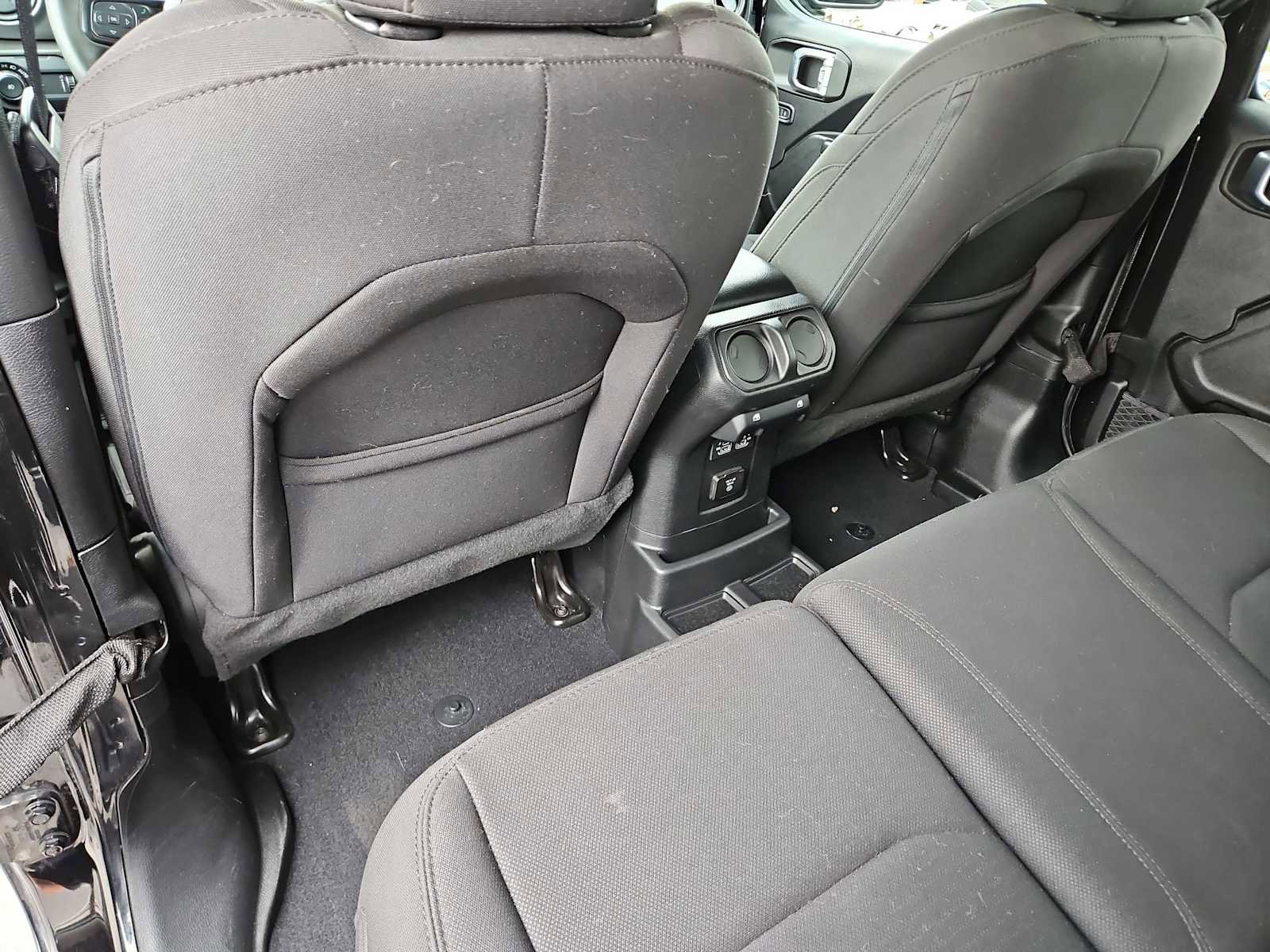 Used 2023 Jeep Wrangler Unlimited w/ Sun & Screen Package image 17