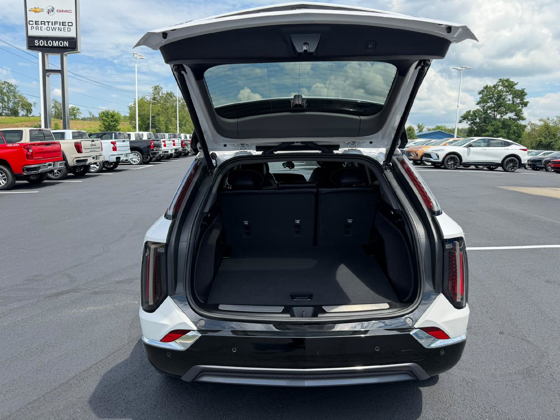 Certified 2025 Cadillac Optiq Luxury 1 AWD/4WD image 12