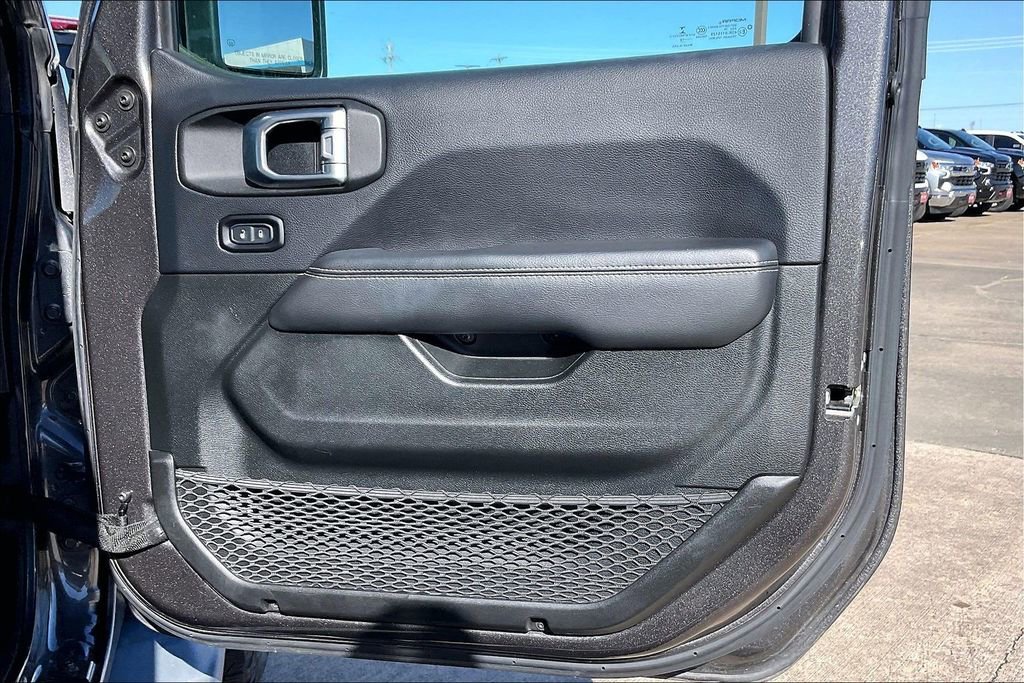 Used 2019 Jeep Wrangler Unlimited Sahara image 28