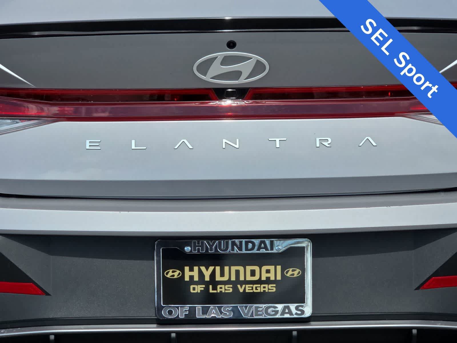 Certified 2025 Hyundai Elantra Sport FWD image 11