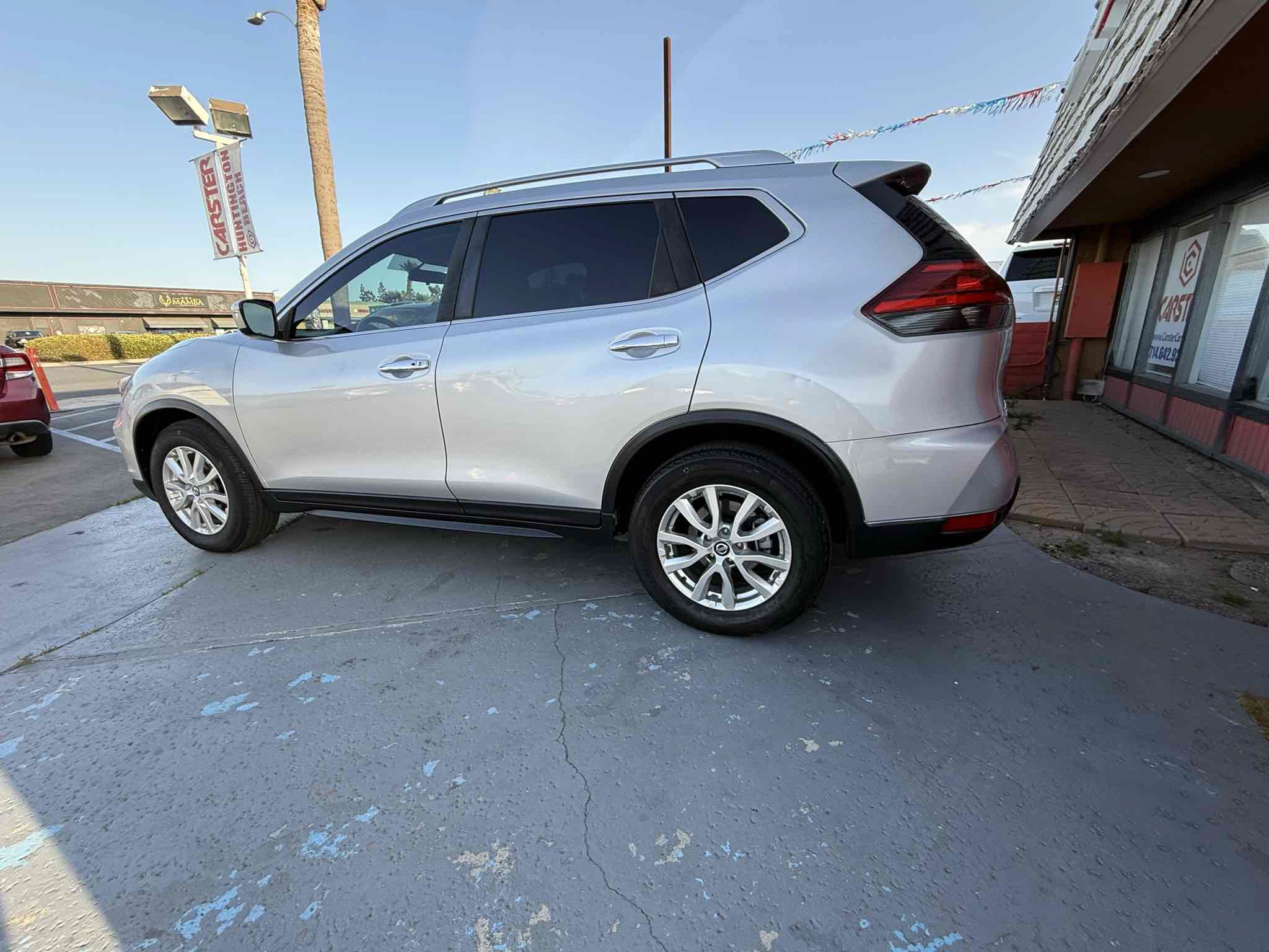 Used 2017 Nissan Rogue SV FWD image 6