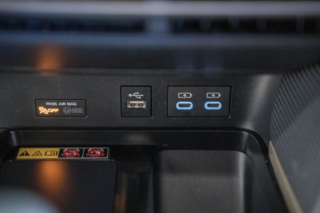 Used 2025 Toyota Camry SE image 23