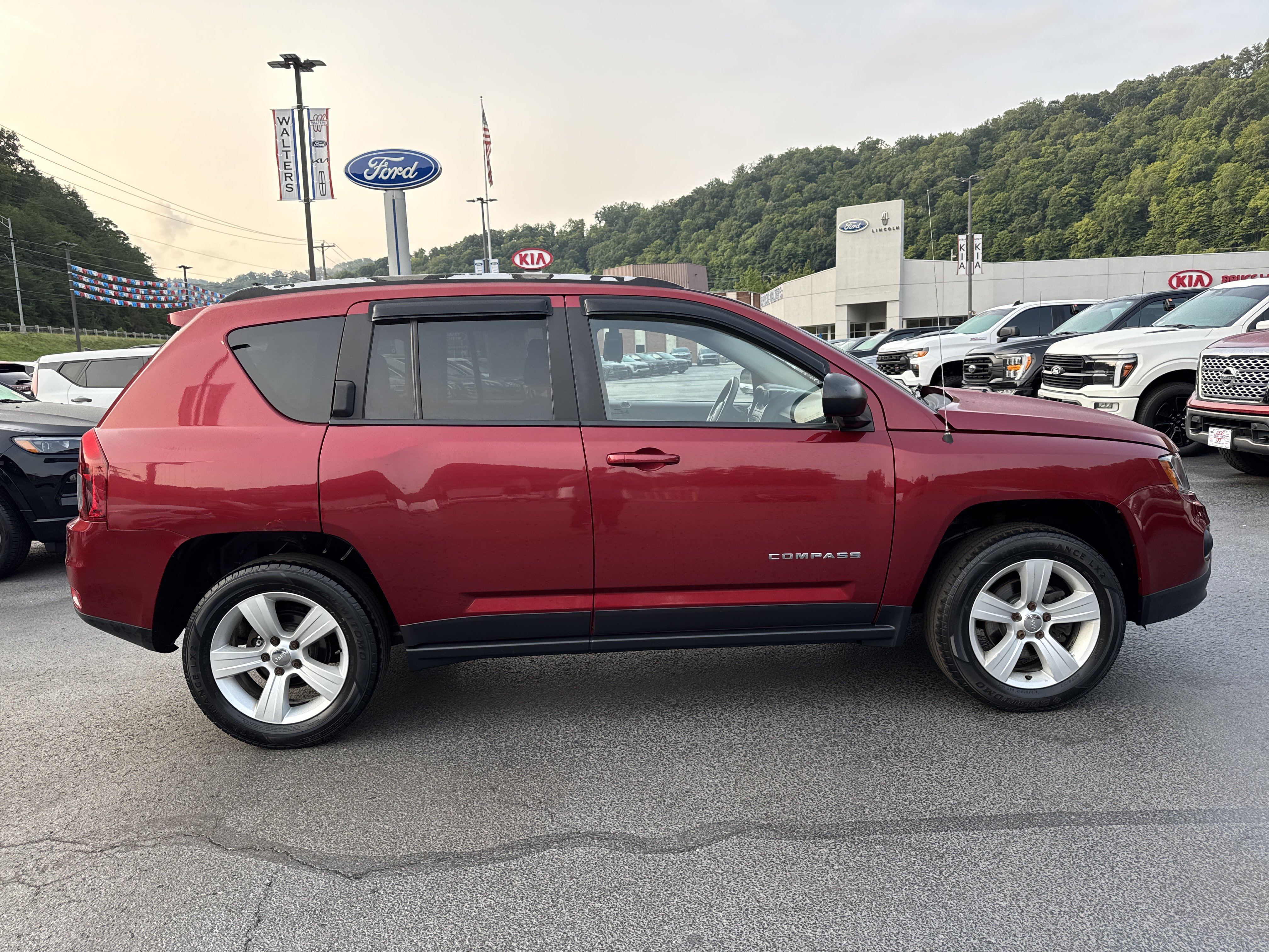 Used 2017 Jeep Compass Sport w/ Power Value Group AWD/4WD image 8