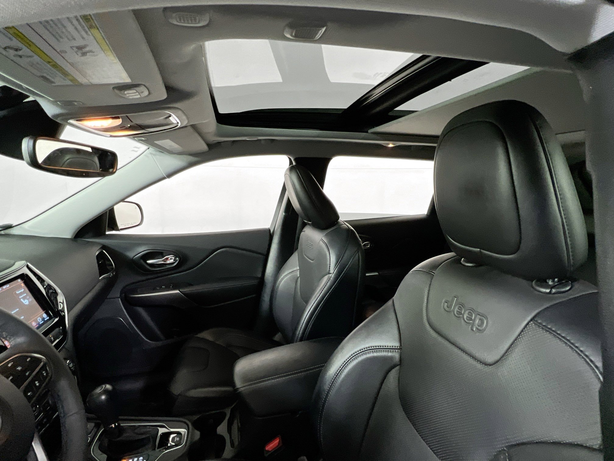 Used 2022 Jeep Cherokee Limited image 21