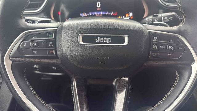 Used 2023 Jeep Grand Cherokee Limited w/ Black Appearance Package image 13