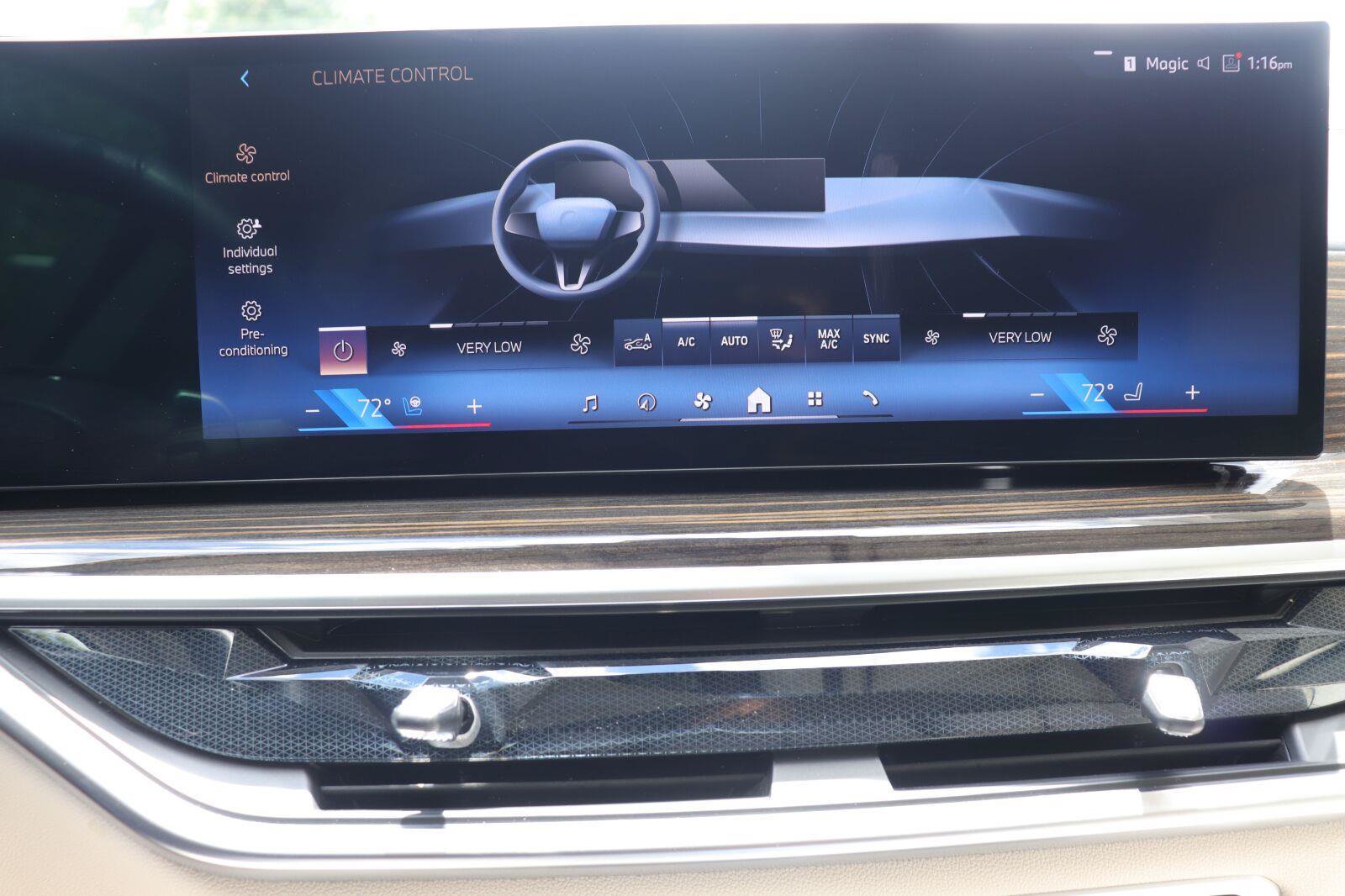 Used 2025 BMW X7 xDrive40i w/ Premium Package AWD/4WD image 34