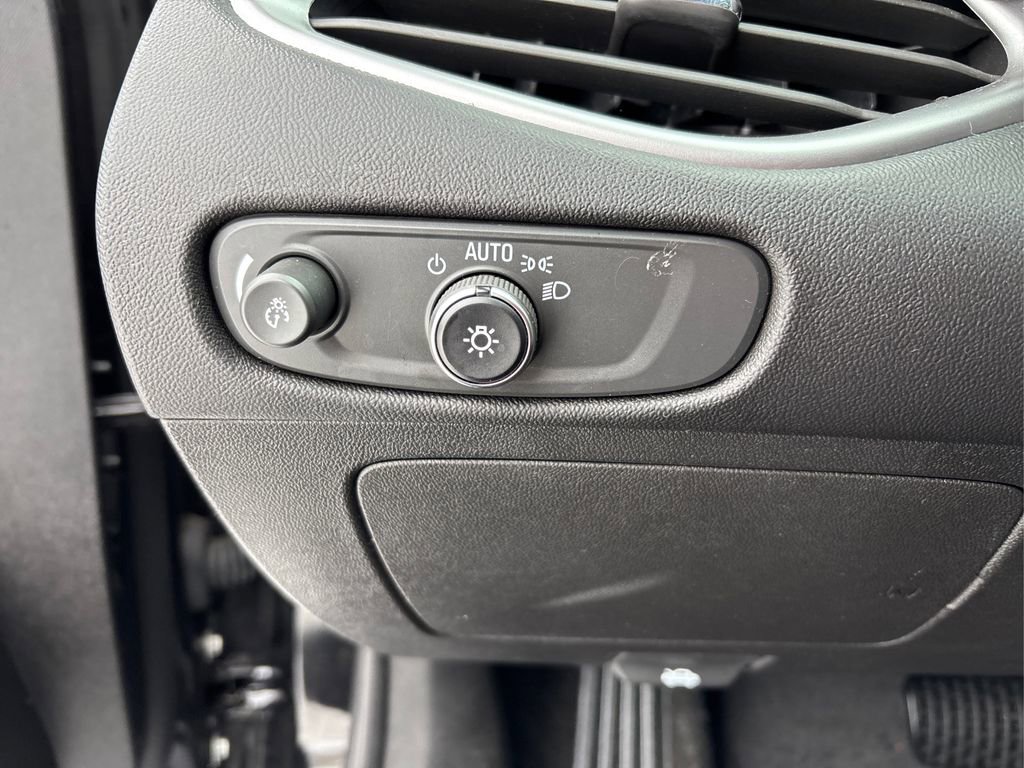 Used 2025 Chevrolet Malibu LT image 24