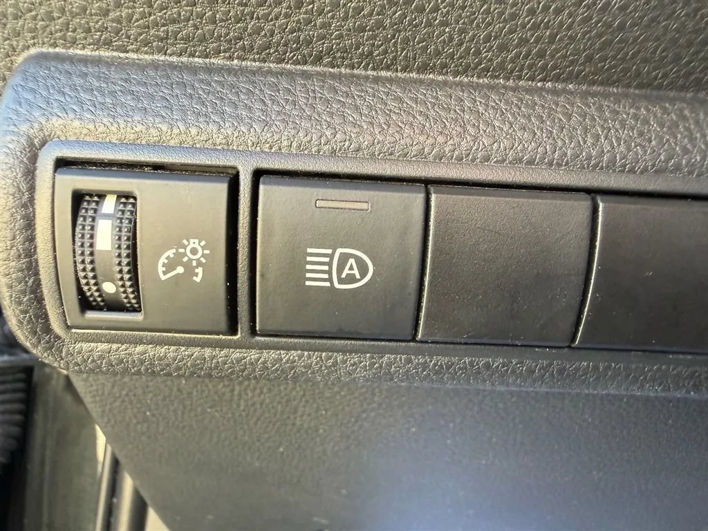Used 2022 Toyota Corolla LE FWD image 19