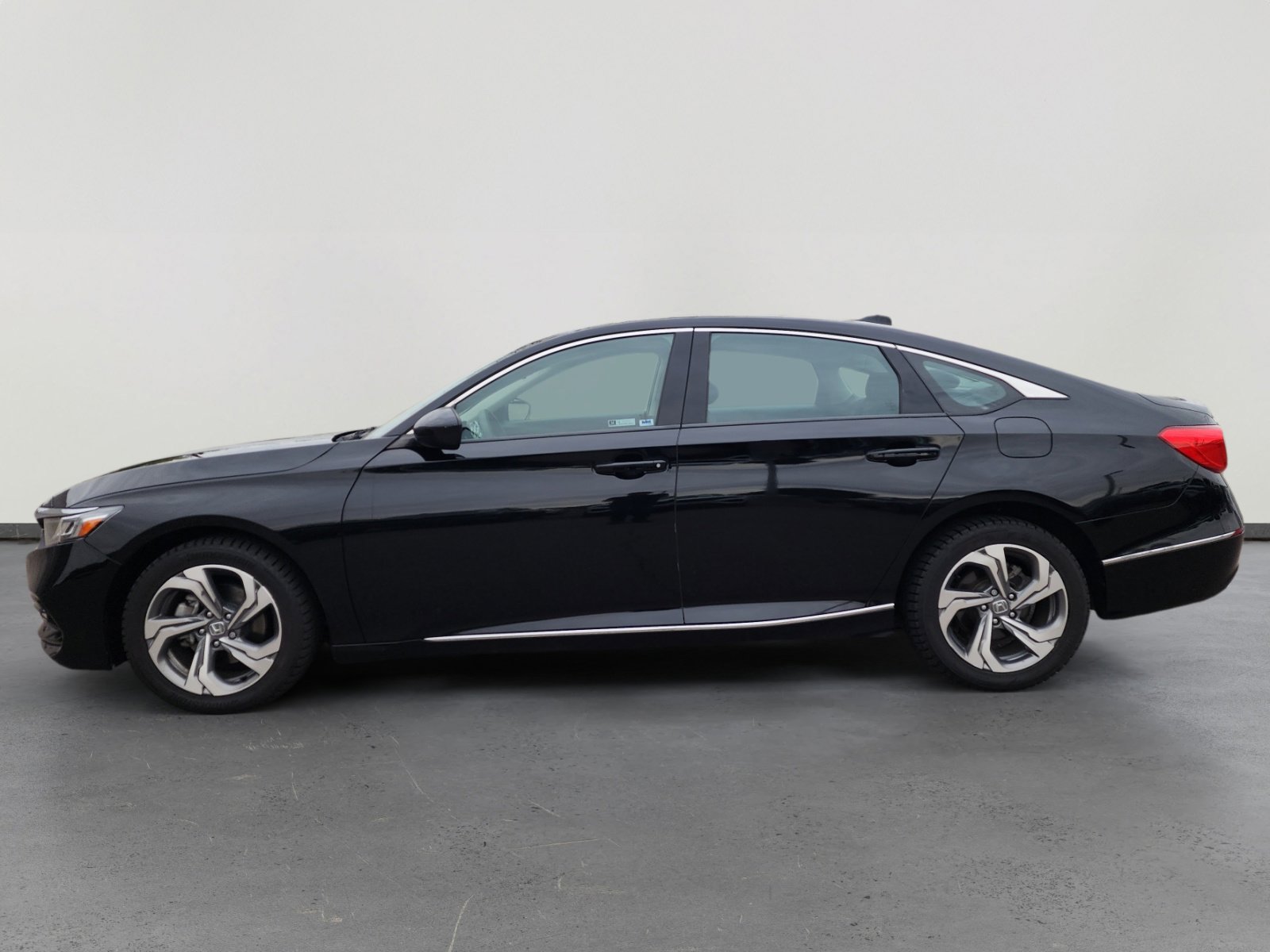 Used 2019 Honda Accord EX image 2