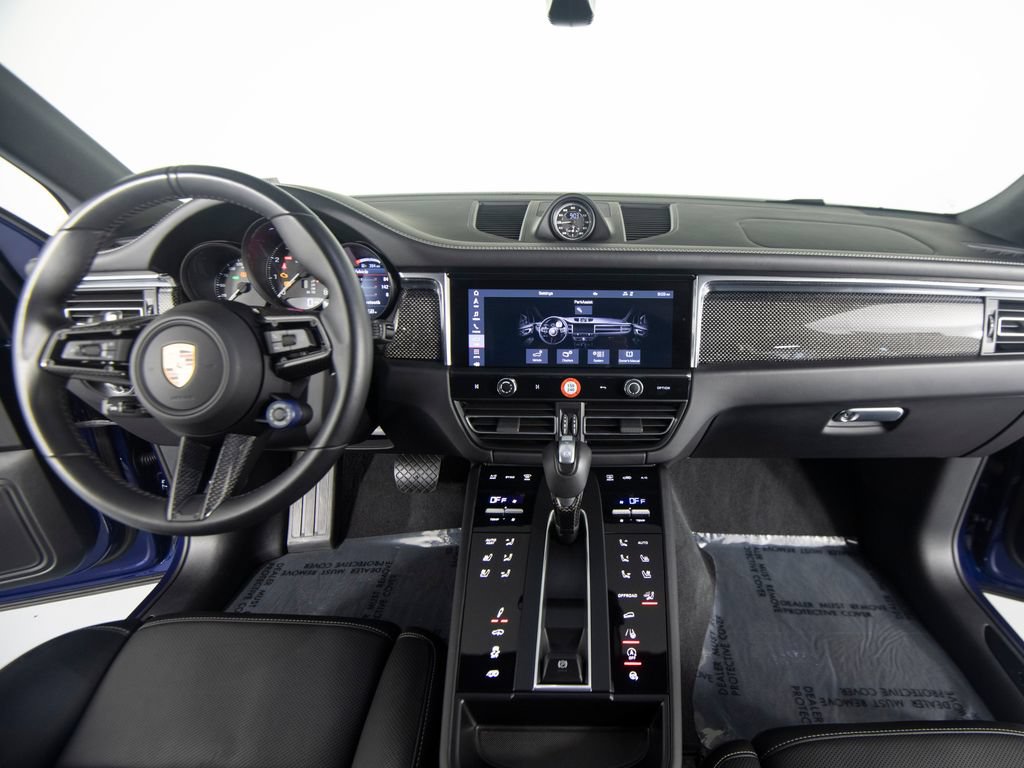 Certified 2025 Porsche Macan GTS AWD/4WD image 34