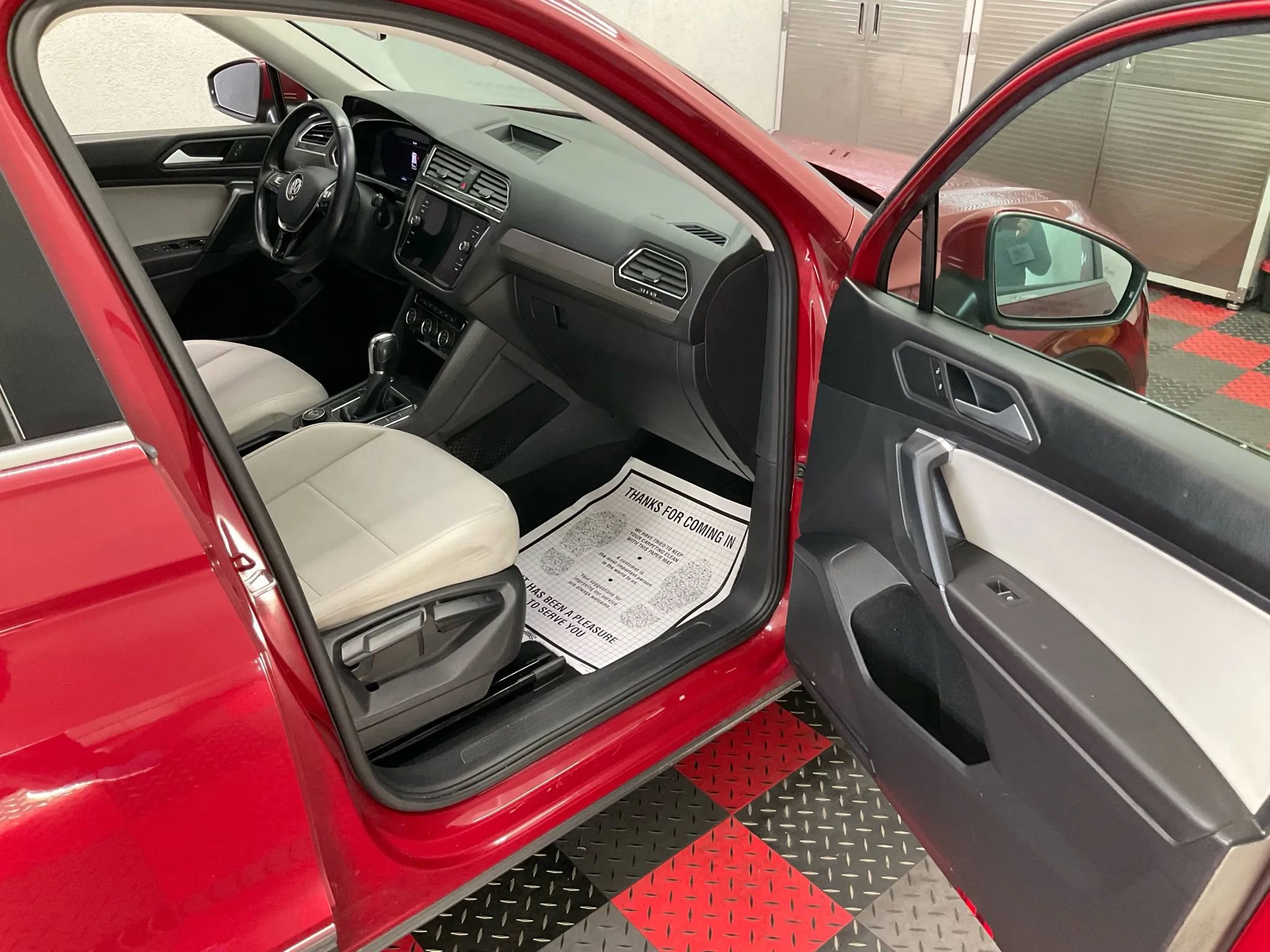 Used 2019 Volkswagen Tiguan SEL image 6