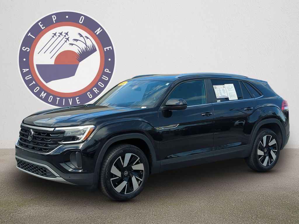 Used 2024 Volkswagen Atlas Cross Sport SE w/ Panoramic Sunroof Package FWD image 1