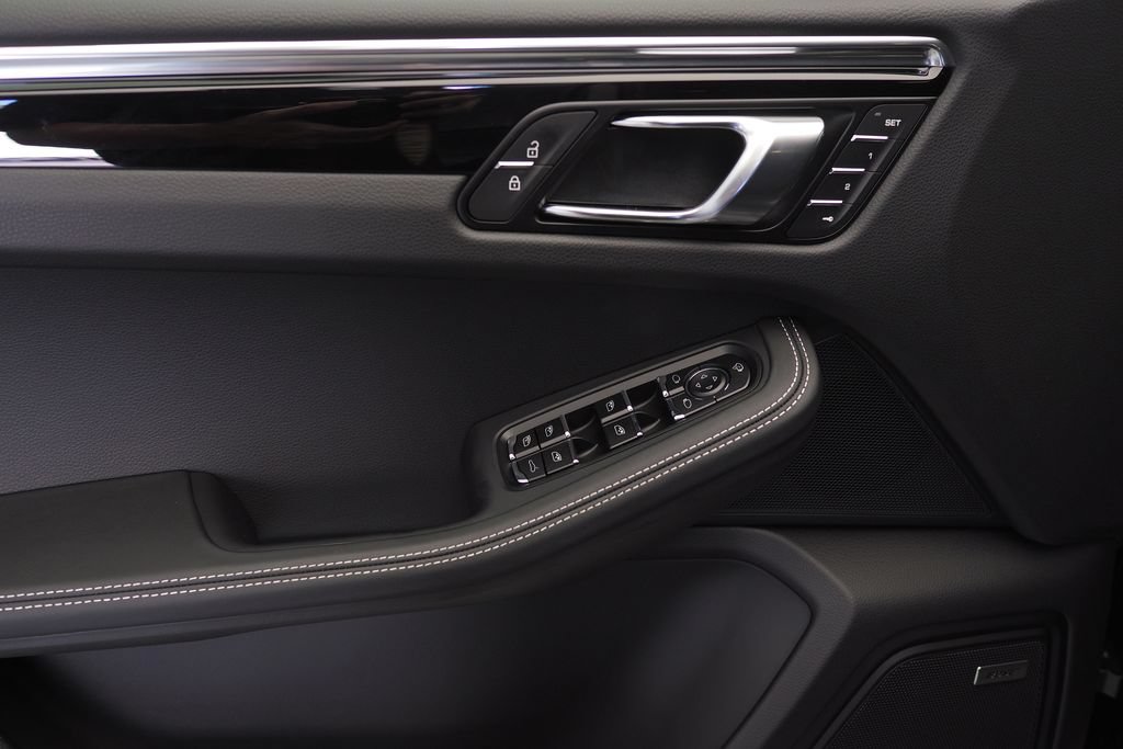 New 2026 Porsche Macan AWD/4WD image 11