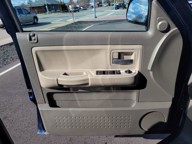 Used 2005 Dodge Dakota Laramie w/ Trailer Tow Group AWD/4WD image 17