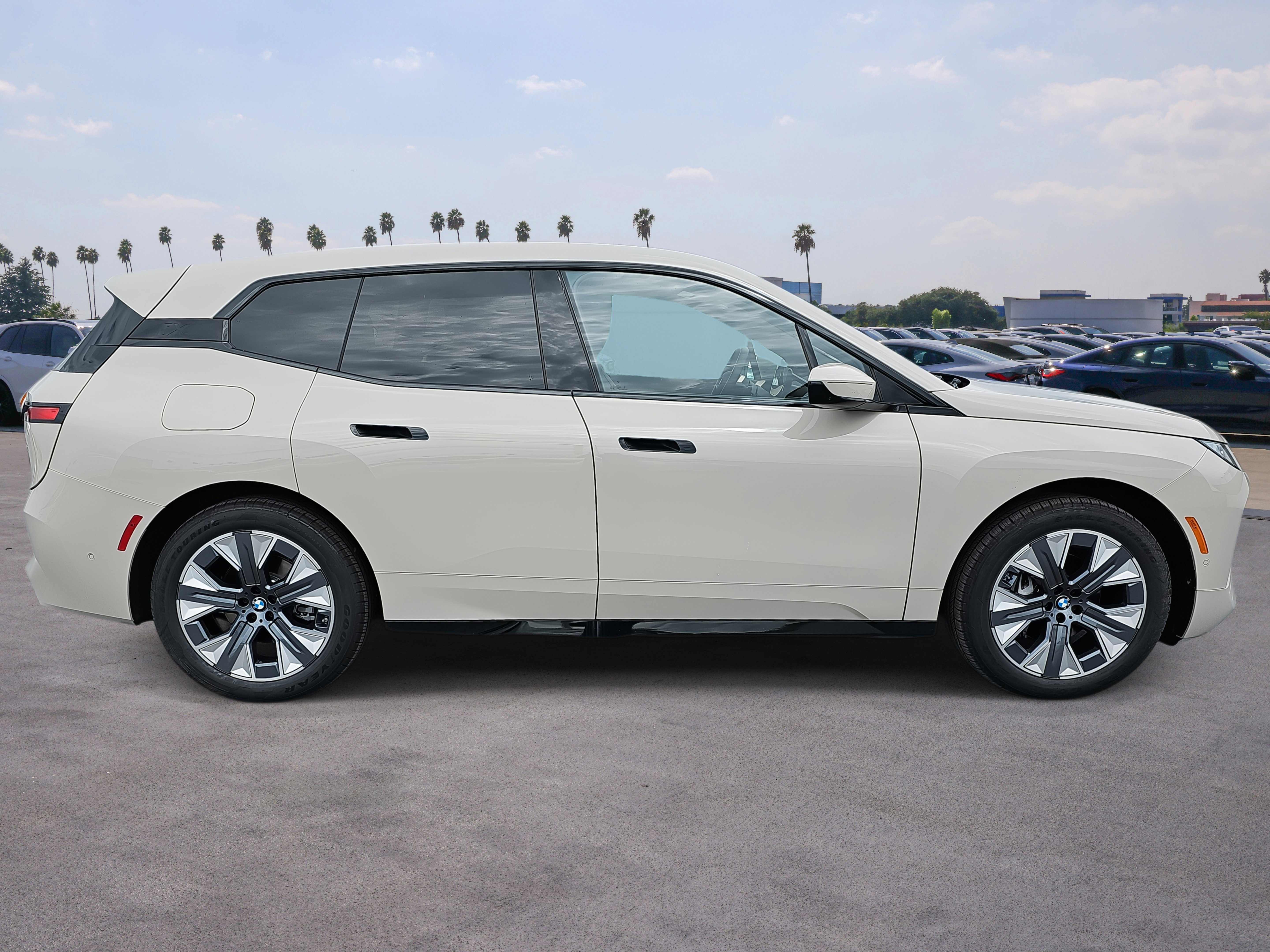 New 2026 BMW iX xDrive60 w/ Premium Package image 4