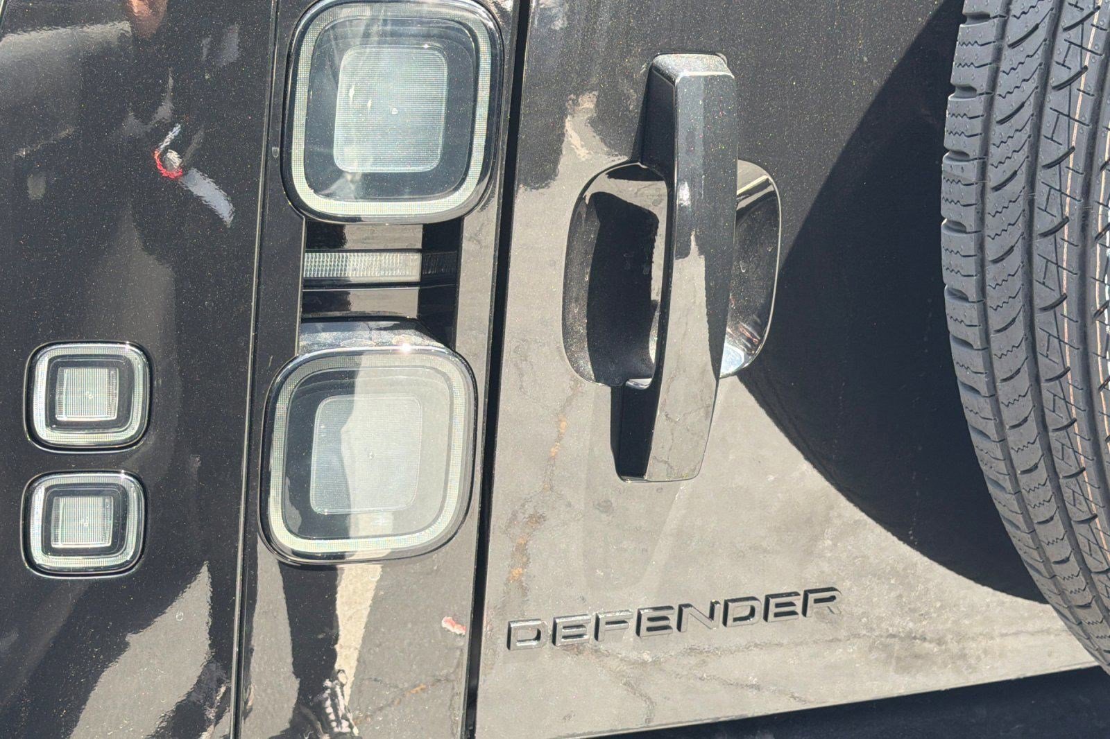 New 2026 Land Rover Defender 110 X-Dynamic SE AWD/4WD image 22
